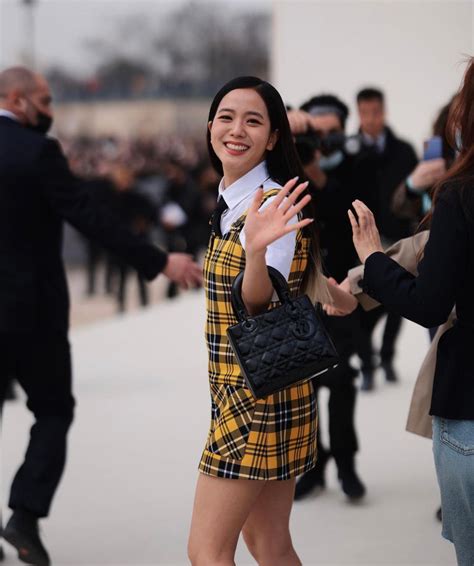 dior fashion show 2022 jisoo